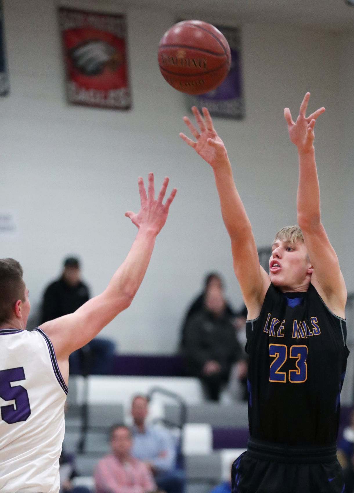 Stoughton 53, Lake Mills 44